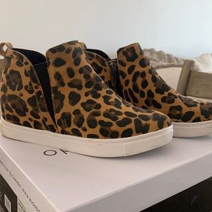 Blondo leopard suede shoes Size 7